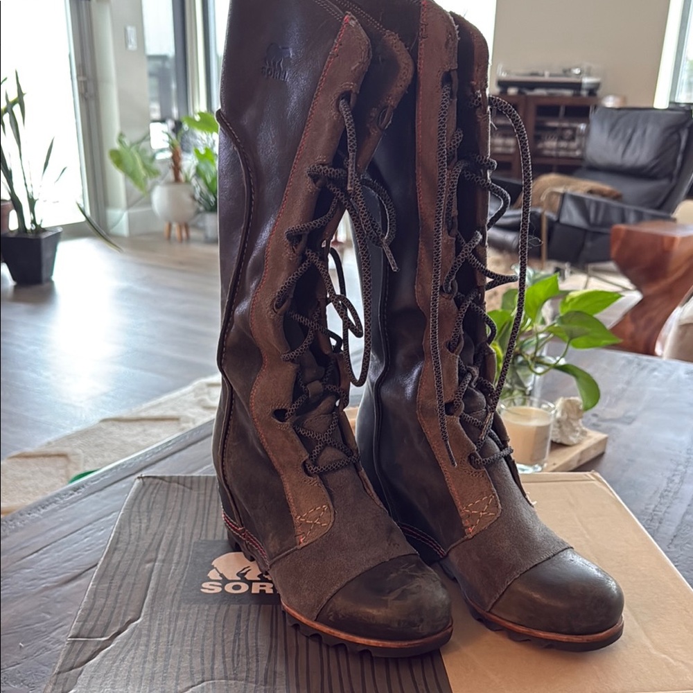 Sorel Women's Black and Gray Lace-Up Boots